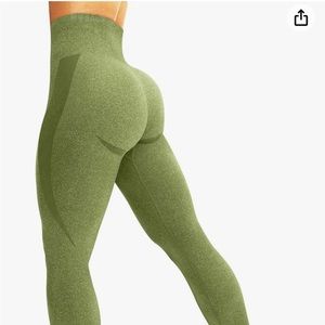 Seamless green contour workout leggings